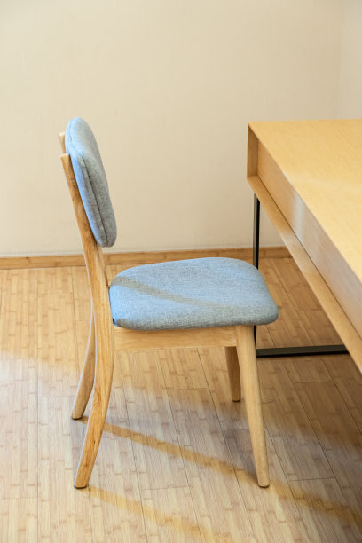 简约风格的桌椅图片下载