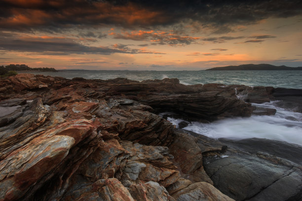 美丽的海景和日落的天空图片下载