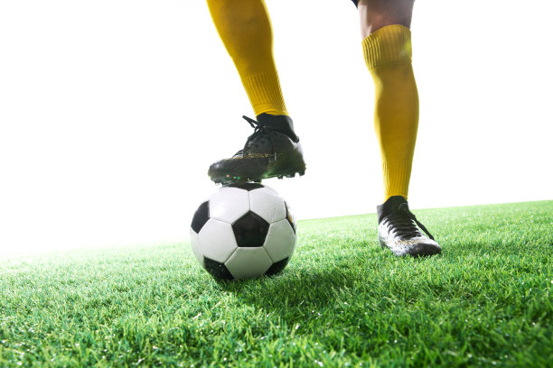 足球运动员和足球图片下载