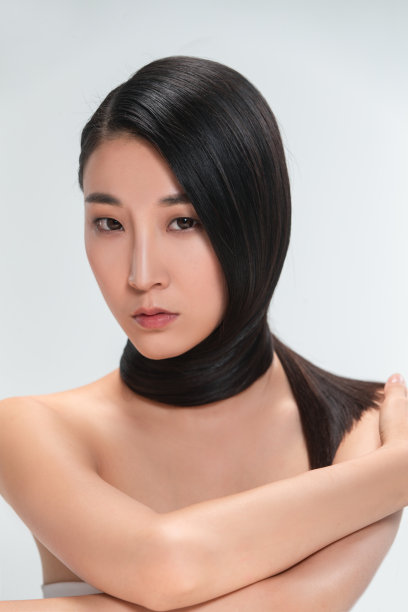 一个青年女人美发肖像图片下载