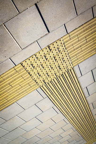 为盲人设计的纹理人行道图片下载