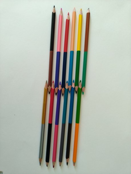美丽的彩色铅笔图片下载