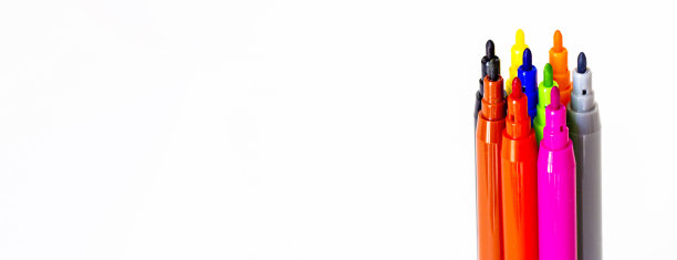 许多不同颜色的记号笔孤立在白色背景上图片下载