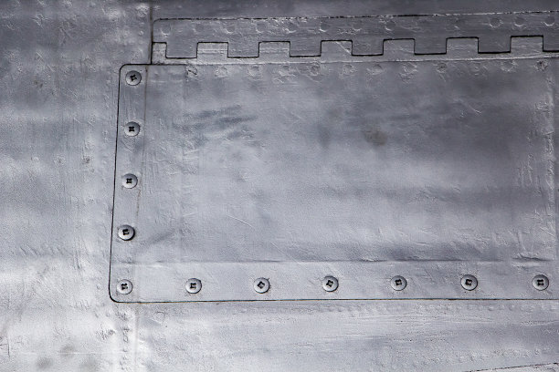 飞机的皮肤接近。灰色金属上的铆钉。图片下载