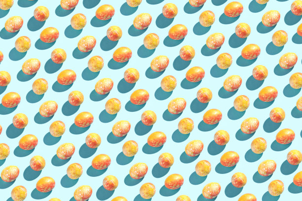 许多不同的鸡蛋。复活节快乐横幅。Flatlay模式图片下载