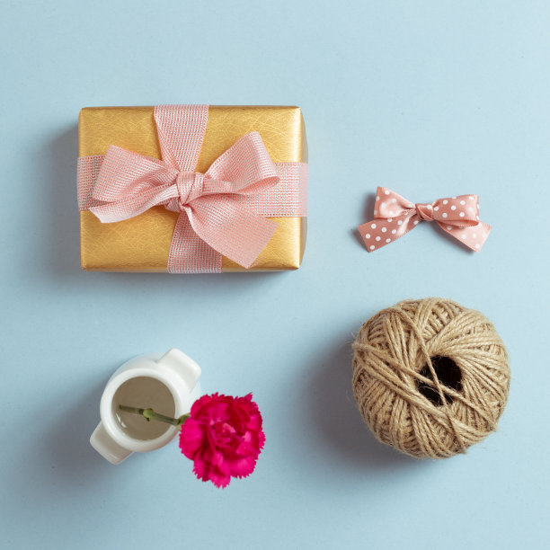 礼品包装和装饰概念。平铺，俯视图，拷贝空间图片下载