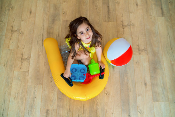 等待假期的孩子图片下载