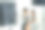 摄影幕后:摄影师用数码相机在创意家居工作室拍摄女模特的照片图片下载