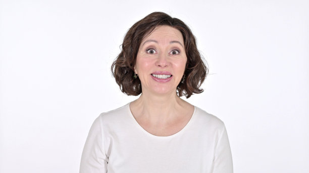 白背景上的老妇人在线视频聊天图片下载