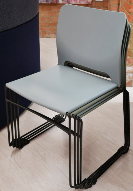 现代设计的椅子与最小的外观图片下载