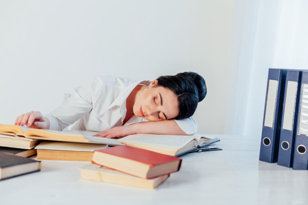 厌倦了备考的女人睡了图片下载