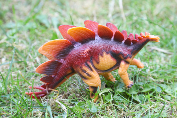 StÃ©绿草背景中的gosaure恐龙侏罗纪世界图片下载