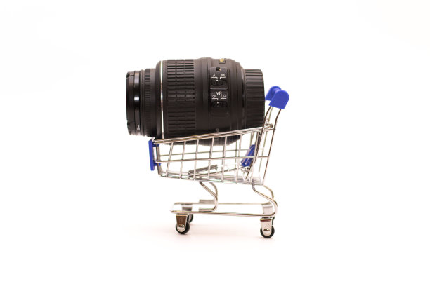 镜头装在带轮子的金属手推车里图片下载