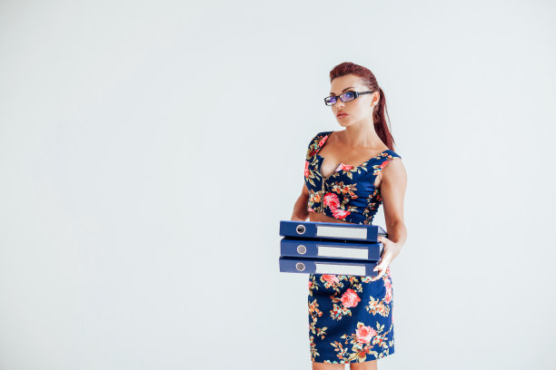 办公室文件袋里的女职员秘书图片下载