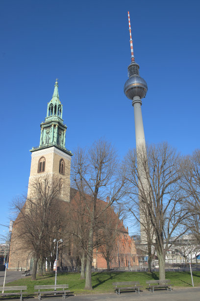 圣玛丽教堂的钟楼图片下载