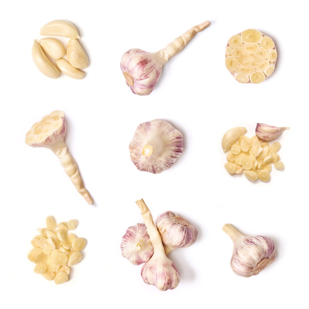 孤立在白色背景上的蒜苗图片下载