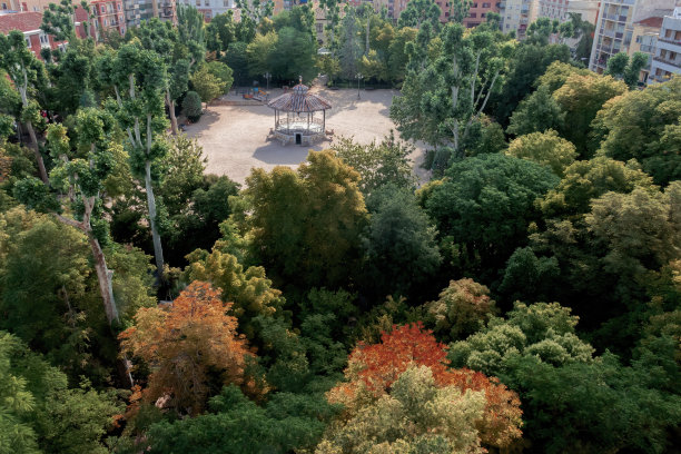 西班牙昆卡市中心的公园图片下载