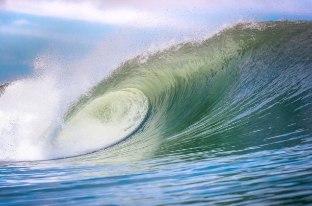 日本海浪，冲浪在日本，日本冲浪图片下载