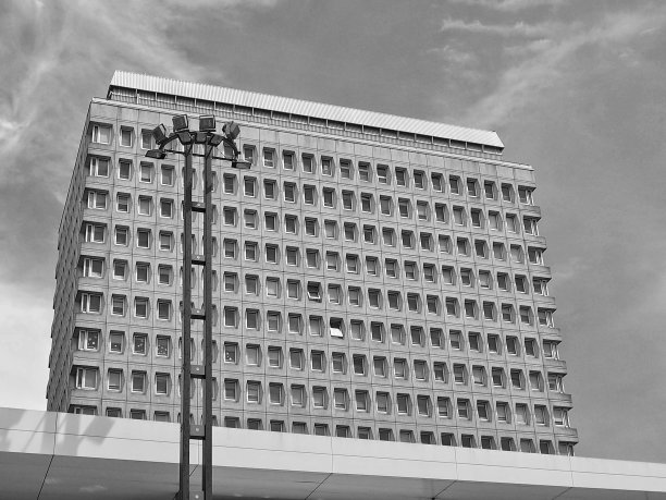 巨大的黑白建筑图片下载