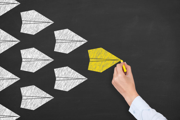 领导力概念与飞机在黑板上的背景图片下载