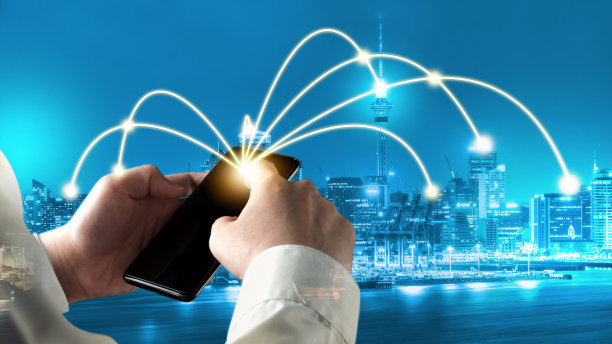 现代创意电信与互联网网络在智慧城市中互联互通。图片下载