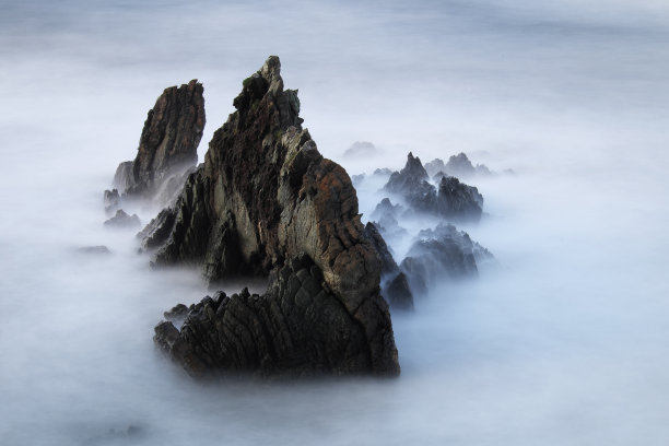 西班牙阿斯图里亚斯海云中。图片下载