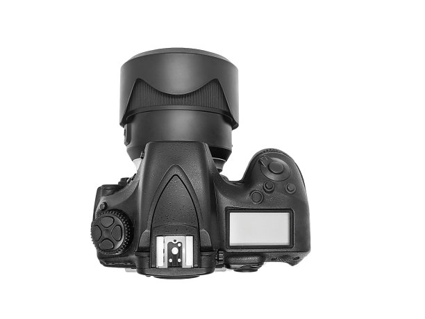 专业数码单反相机与巨大的广角镜头隔离在白色俯视图图片下载