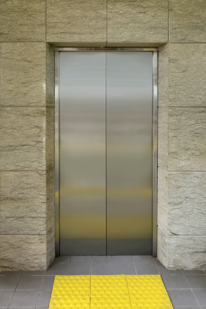 关闭电梯门图片下载