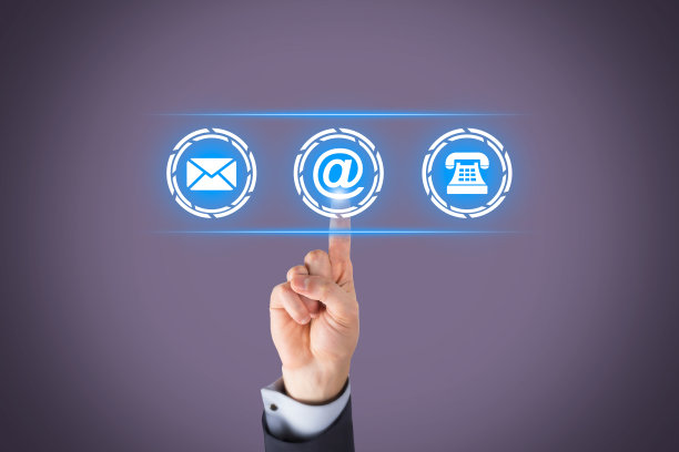 触摸人类的手在视觉屏幕上与我们联系图片下载