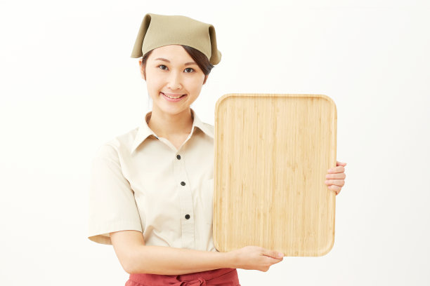 微笑的亚洲女性拥有董事会图片下载