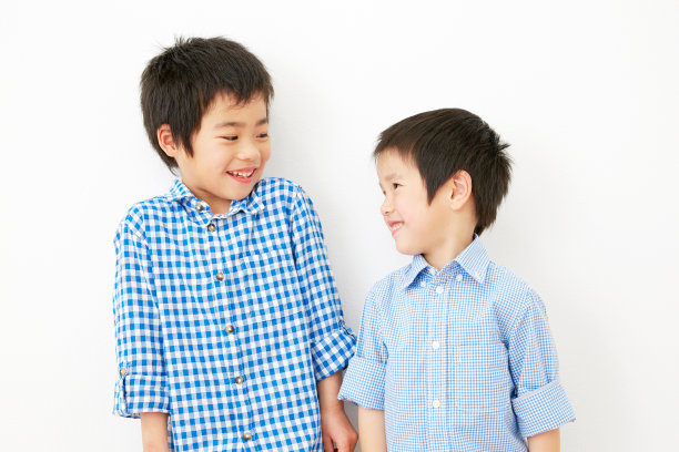 微笑的亚洲男孩图片下载