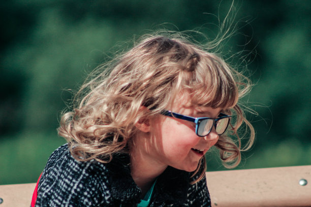 一个女孩生日的肖像图片下载