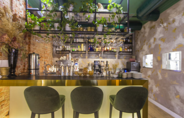 现代都市的室内咖啡厅或餐厅内部设有餐饮场所图片下载