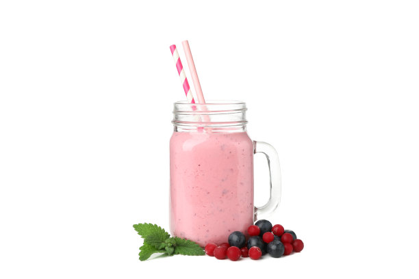 一杯孤立在白色背景上的浆果奶昔图片下载