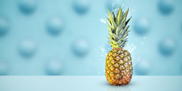 彩色背景上的新鲜菠萝图片下载