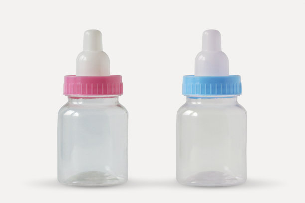 粉色和蓝色的奶瓶，男性还是女性?未来婴儿性别的概念图片下载