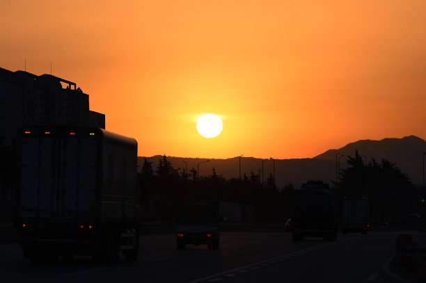 韩国大邱京畿道高速公路上的日出景观。图片下载