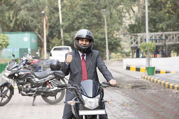 商人戴头盔-股票形象图片下载