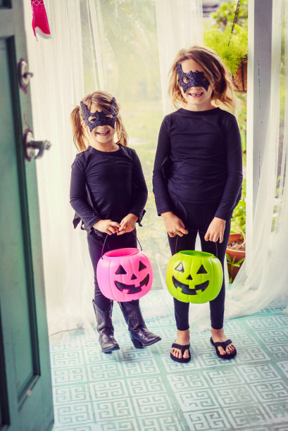 不给糖就捣蛋图片下载