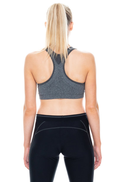 z一代少女穿着运动胸罩站在白色背景前图片下载