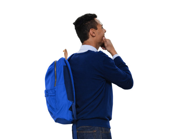 z一代男性穿着裤子站在白色背景前图片下载