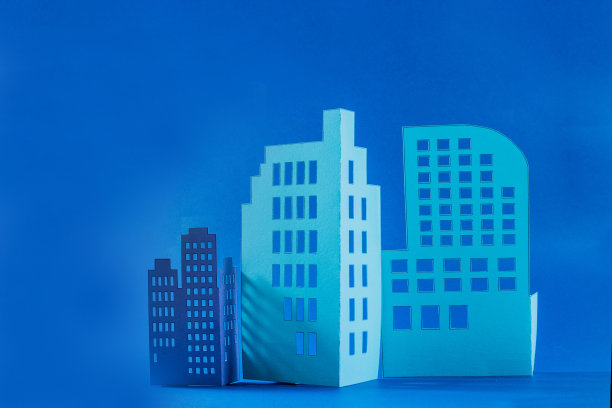 彩色纸板制成的建筑物图片下载