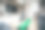 老人在客厅打迷你高尔夫图片下载