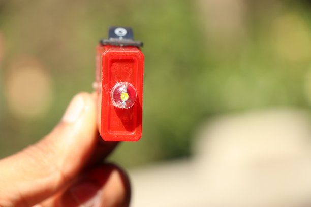 带有大LED和开关控制的生存火炬图片下载