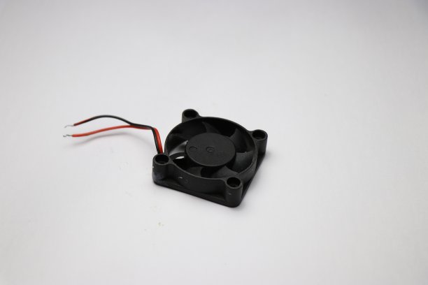 CPU冷却器风扇或直流风扇白色背景图片下载