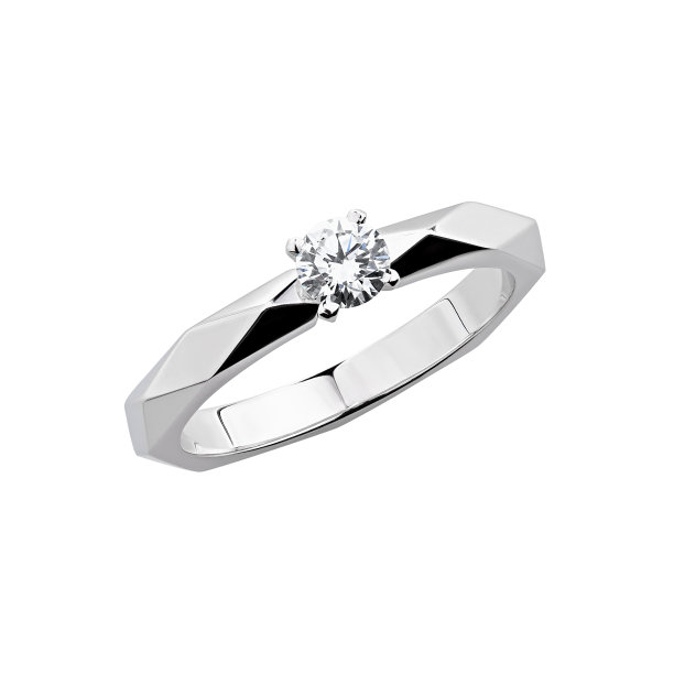 几何钻石婚戒孤立在白色背景图片下载