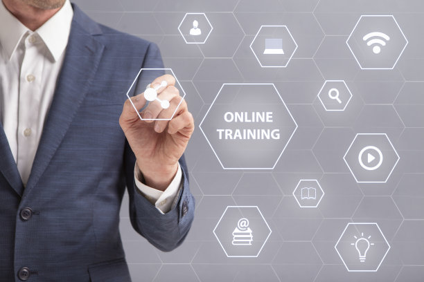 拼贴文字在线培训，图文并网学习，商人按下透明屏幕按钮图片下载