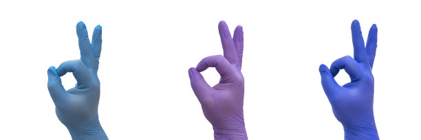 手戴医用手套做OK手势，象征战胜新冠肺炎。图片下载