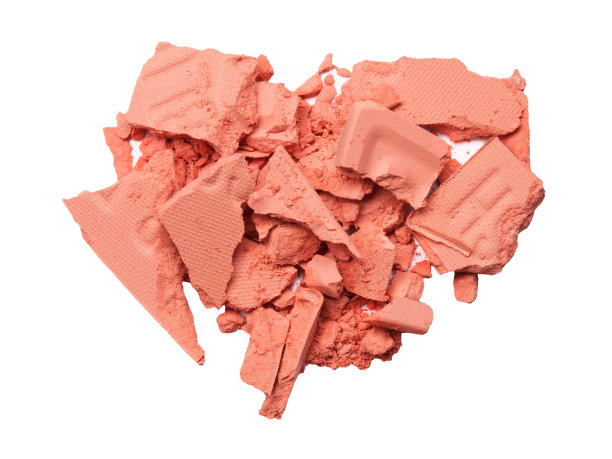 样品干燥粉碎的腮红粉沫隔离在白色图片下载
