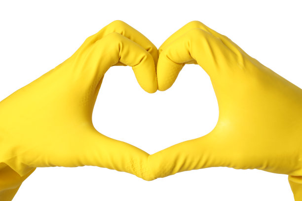 心形的手戴着黄色的橡胶手套图片下载